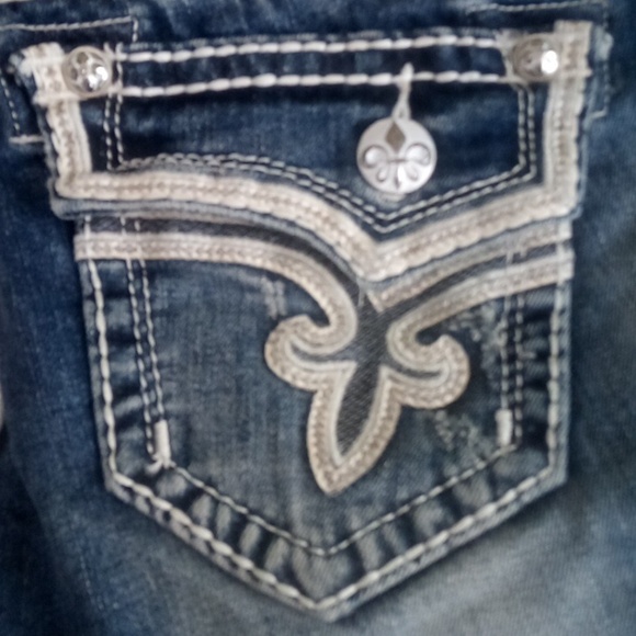 Rock Revival Women's 26 Bermuda Jean Shorts Flap Pockets Embroidered NWT - Picture 7 of 11